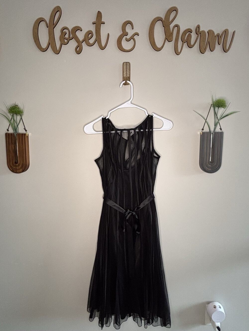 Sandra Darren Dress Size 8 Black Sleeveless Sheer Mesh Fit & Flare Cocktail
